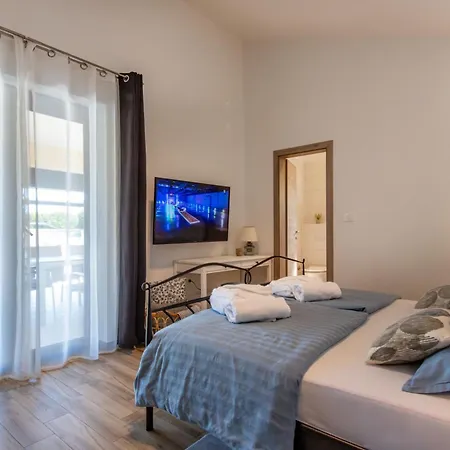 Mediterranea, An Idyllic New With A Mediterranean Touch Vinež