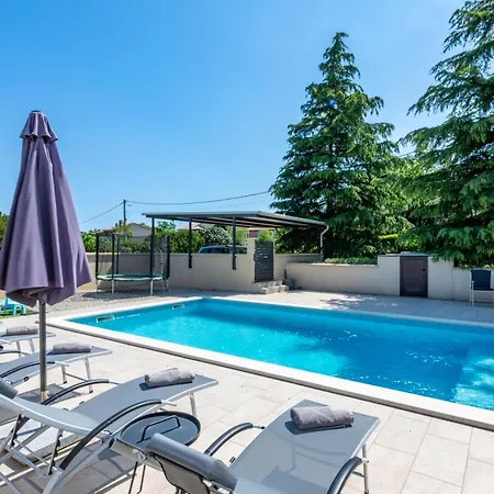 Mediterranea, An Idyllic New With A Mediterranean Touch Сasa de vacaciones Vinež