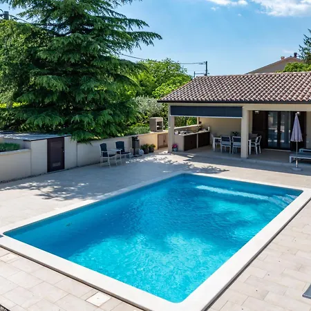 Mediterranea, An Idyllic New With A Mediterranean Touch * Vinež