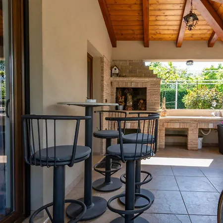 Mediterranea, An Idyllic New With A Mediterranean Touch Vinež