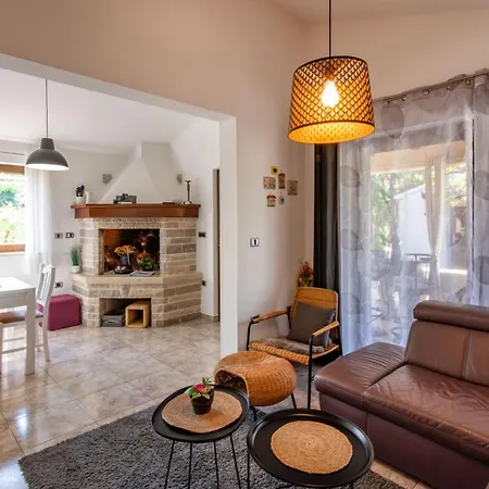 Casa vacanze Mediterranea, An Idyllic New With A Mediterranean Touch Vinež