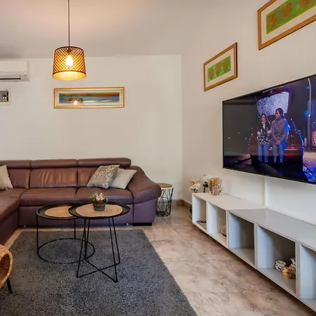 Mediterranea, An Idyllic New With A Mediterranean Touch Дом отдыха *